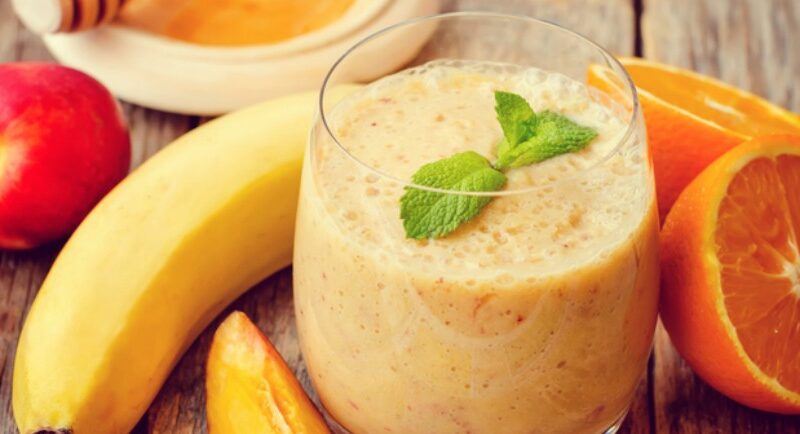 Banánovo broskvové smoothie pro děti